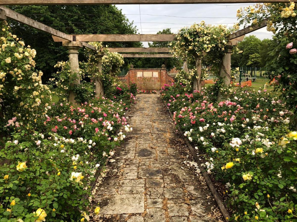 Secret Garden Glamping Hotell Lymington Eksteriør bilde