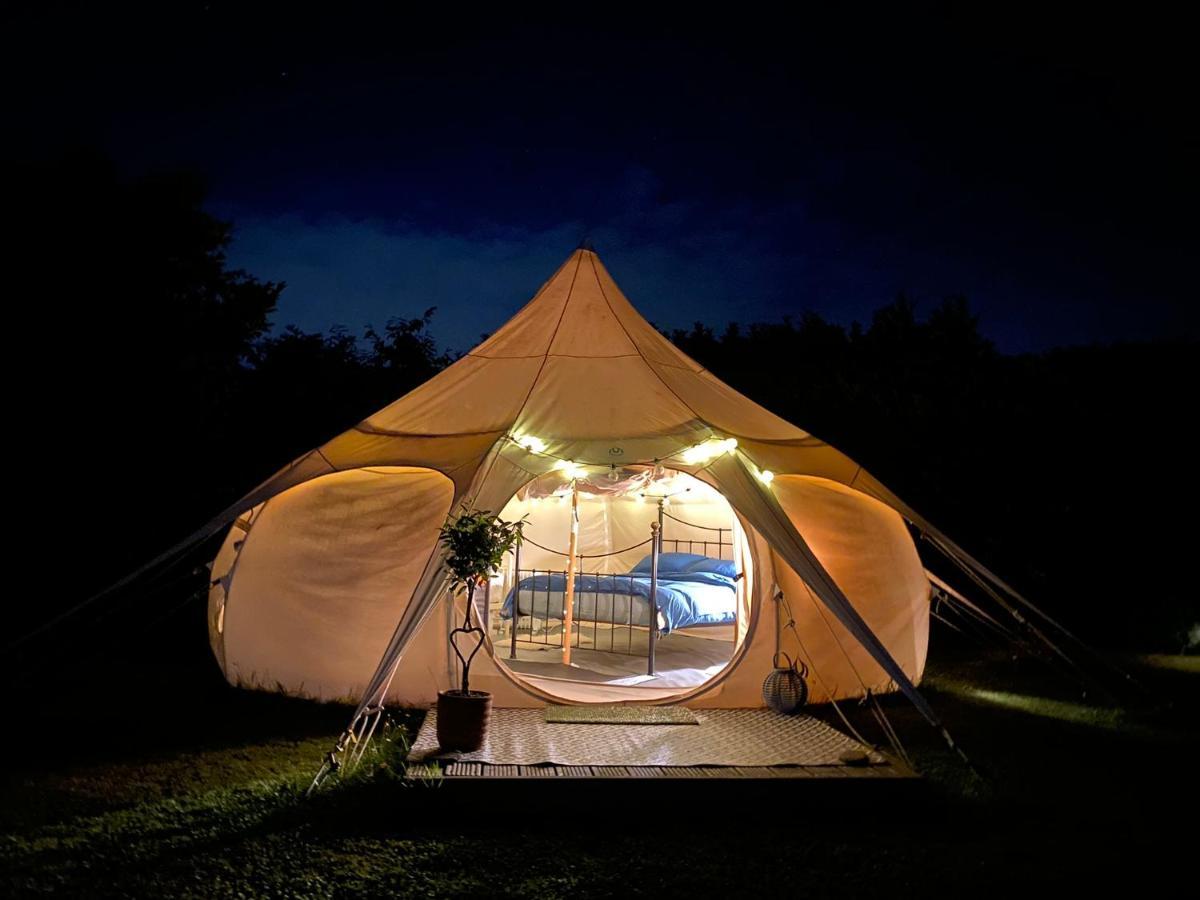 Secret Garden Glamping Hotell Lymington Eksteriør bilde
